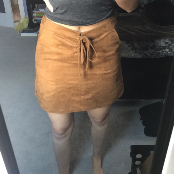Tan skirt with front tie - Picture 2 of 4